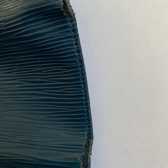 Vintage Louis Vuitton Epi Leather 6 Keyholder - Picture 7 of 12